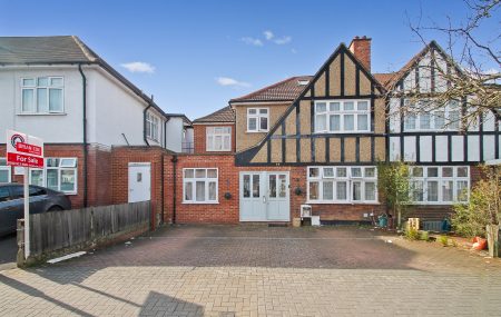 Churchill Avenue, Harrow