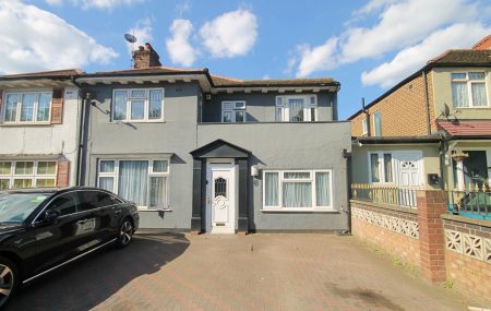 Langdale Gardens, Perivale